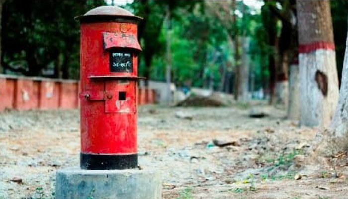 স্মৃতির ডাকবাক্স: প্রযুক্তির যুগে আত্রাইয়ে চিঠির অপেক্ষা শেষ