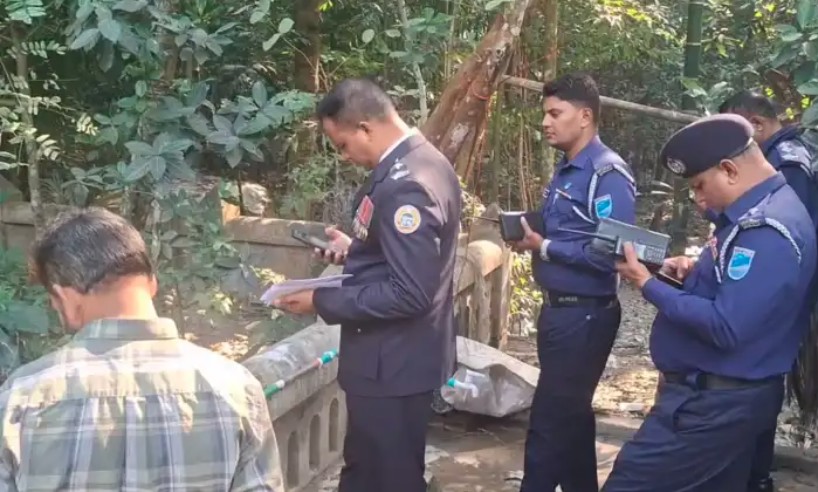শরীয়তপুরে বীর মুক্তিযোদ্ধার কবরে আগুন