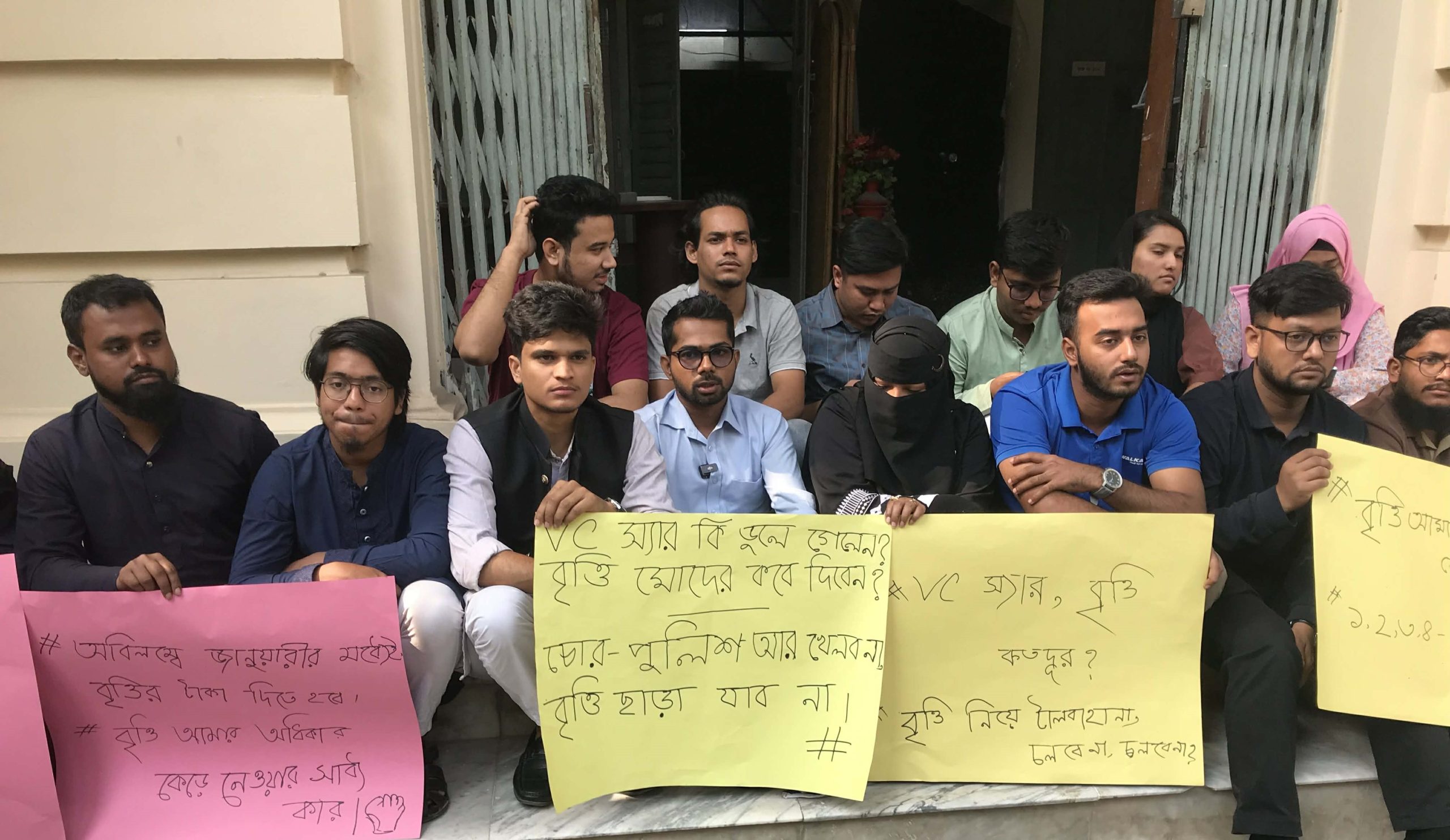 সম্পূরক বৃত্তির সুরাহা না হলে কঠোর আন্দোলনের হুঁশিয়ারি ছাত্রদল সমর্থিত প্যানেলের