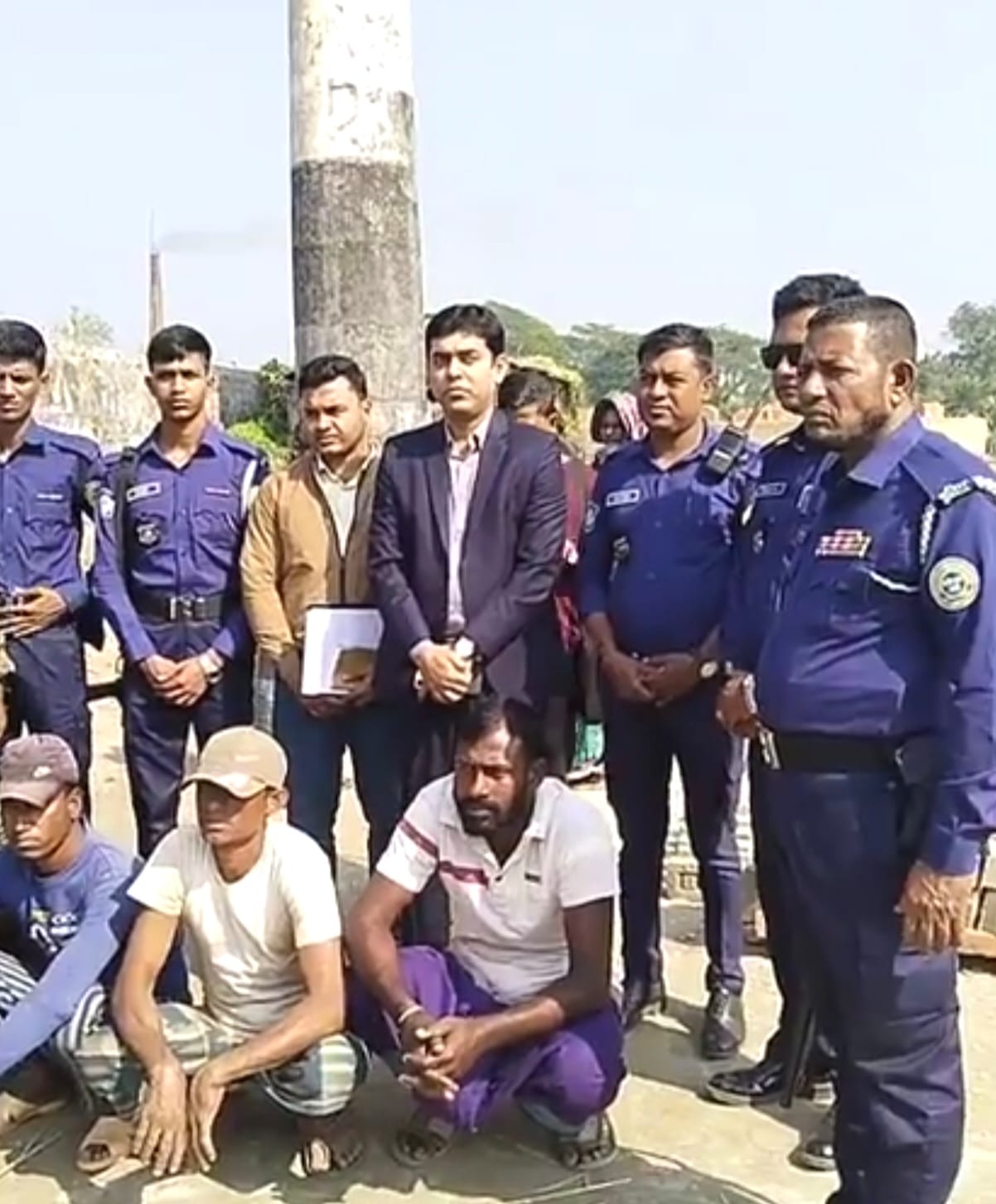 বাউফলে অনুমোদনহীন ইটভাটায় প্রশাসনের অভিযান: জরিমানা, গ্রেপ্তার ও কার্যক্রম বন্ধ