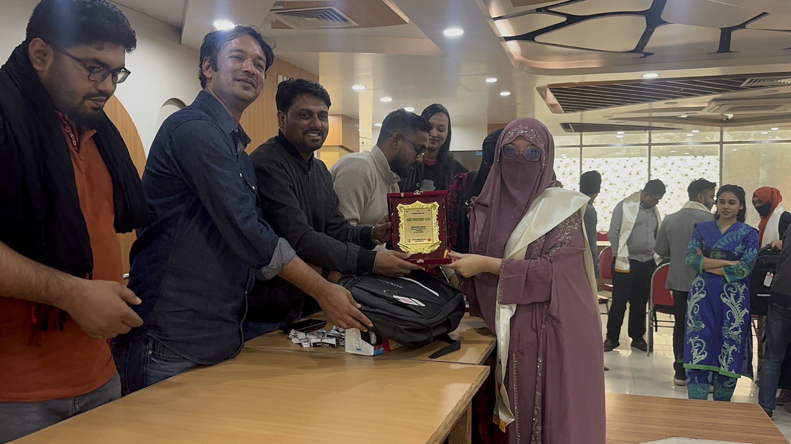 ৪০০ মেধাবী শিক্ষার্থীদের সংবর্ধনা দিলো জবি ছাত্রদল