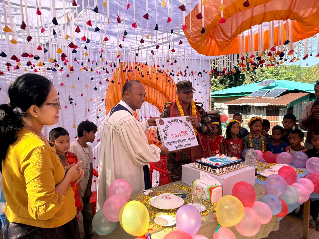 বড়দিন উপলক্ষে আলীকদম সেনা জোনের উদ্যোগে খ্রিষ্টান সম্প্রদায়ের মাঝে আর্থিক সহায়তা প্রদান