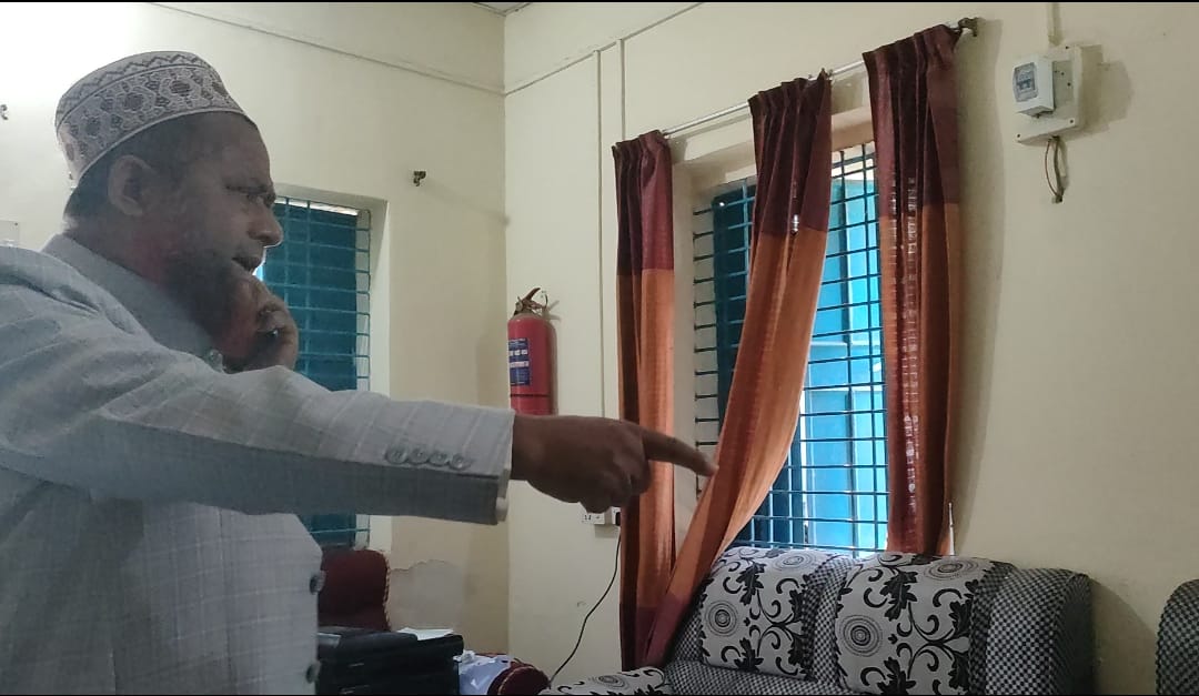 পছন্দের প্রার্থীকে গোপনে নিয়োগ, তথ্য চাইতেই সাংবাদিকদের উপরে চড়াও অধ্যক্ষ