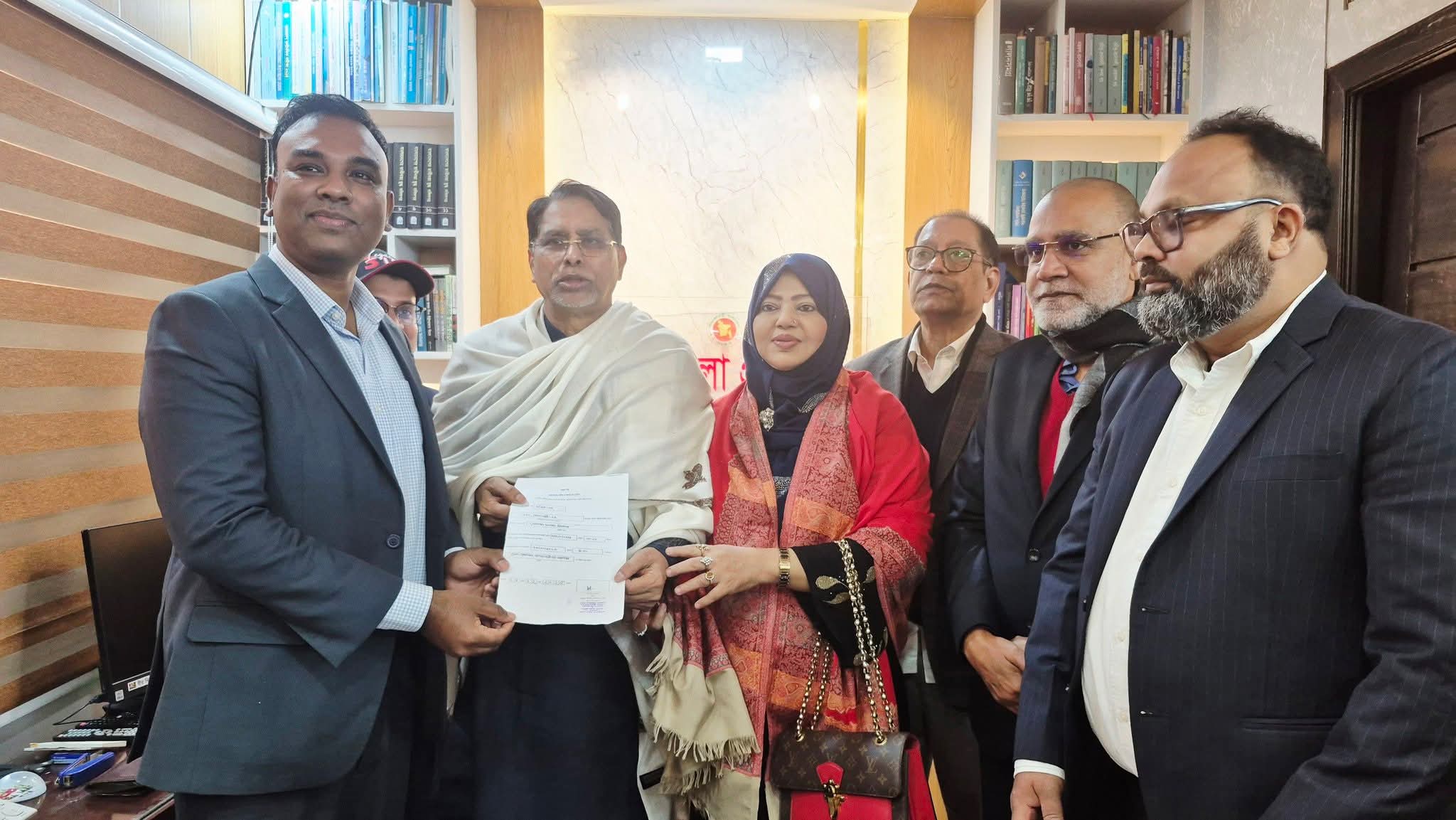 নোয়াখালী-৫ আসনে বিএনপি প্রার্থীর মনোনয়নপত্র জমা