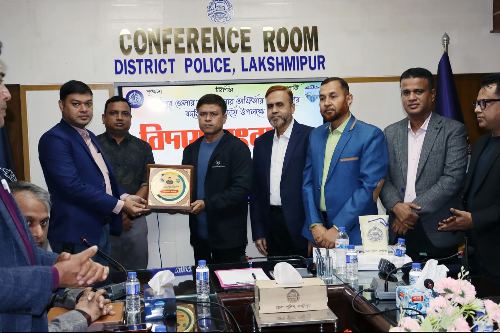 অফিসার ইনচার্জদের (ওসি) সম্মানে ব্যতিক্রমী বিদায় সংবর্ধনা