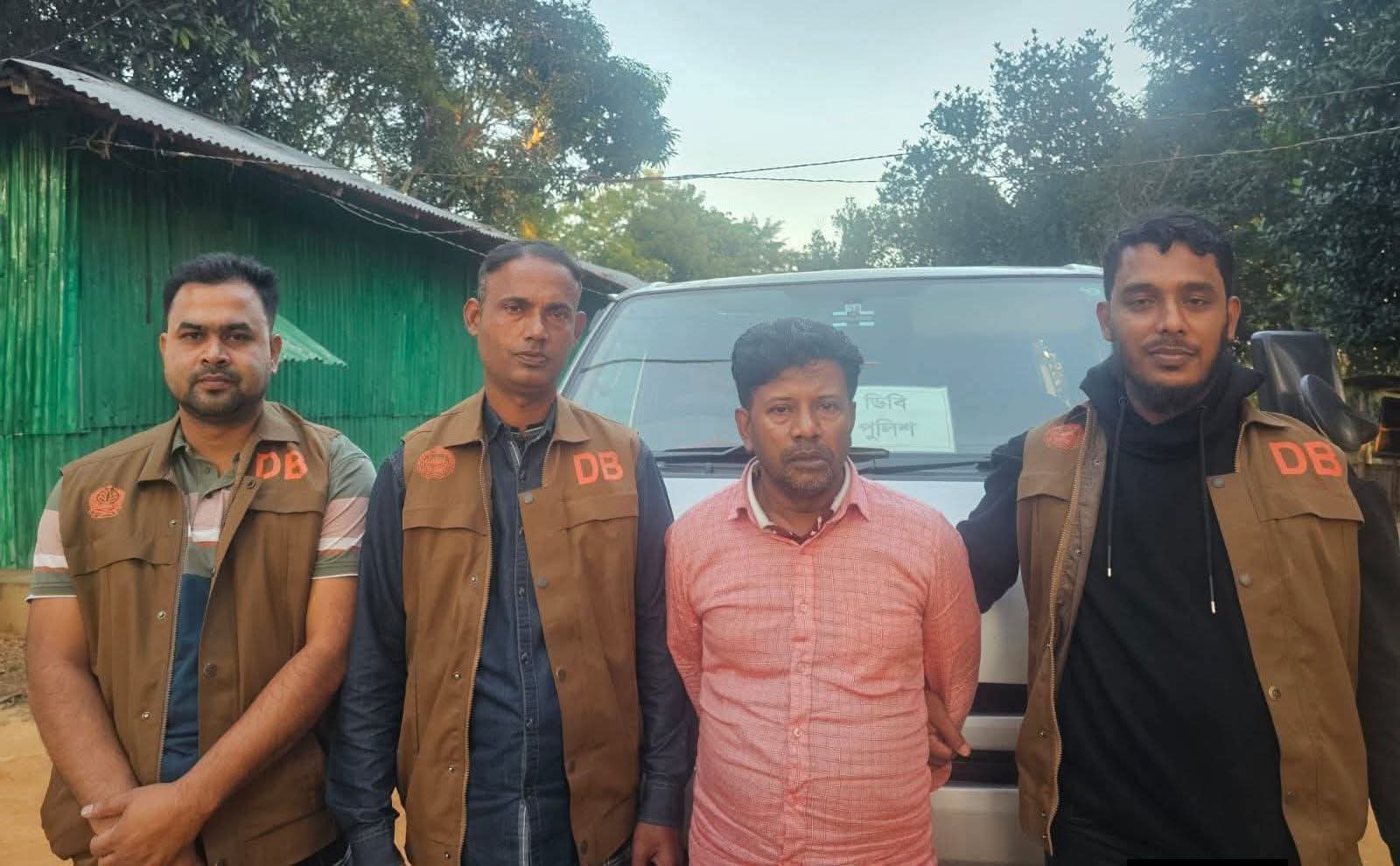 লক্ষ্মীপুরের চন্দ্রগঞ্জে অস্ত্র তৈরির কারখানার মালিক নুর উদ্দিন অবশেষে আটক