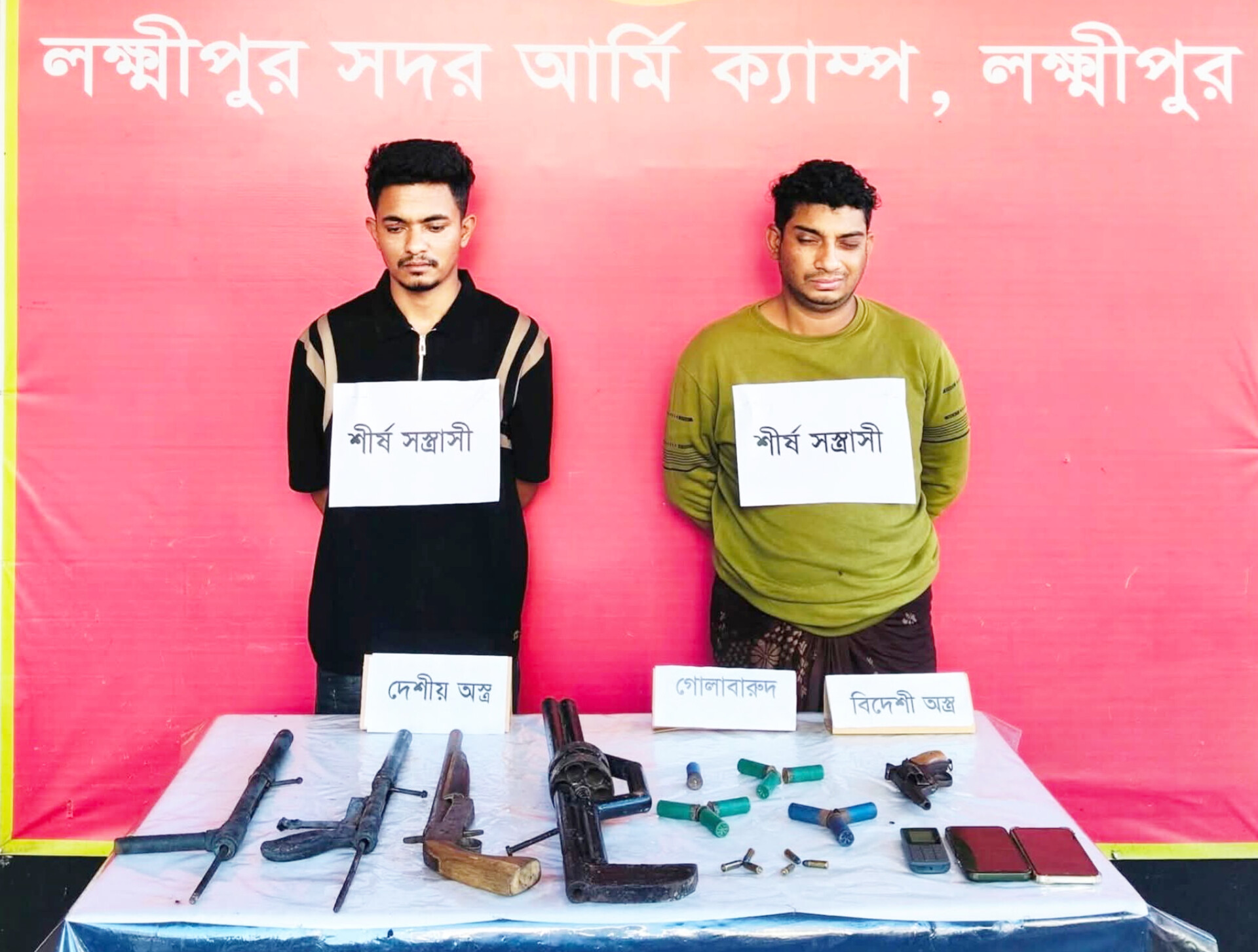 লক্ষ্মীপুরে সেনাবাহিনীর অভিযানে ৫ আগ্নেয়াস্ত্র উদ্ধার, আটক ২ শীর্ষ সন্ত্রাসী