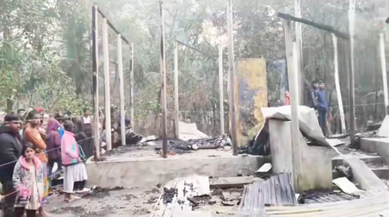 লক্ষ্মীপুরে বিএনপি নেতার বাড়িতে অগ্নিসংযোগ, ঘুমন্ত শিশুর মৃত্যু, দগ্ধ ৩