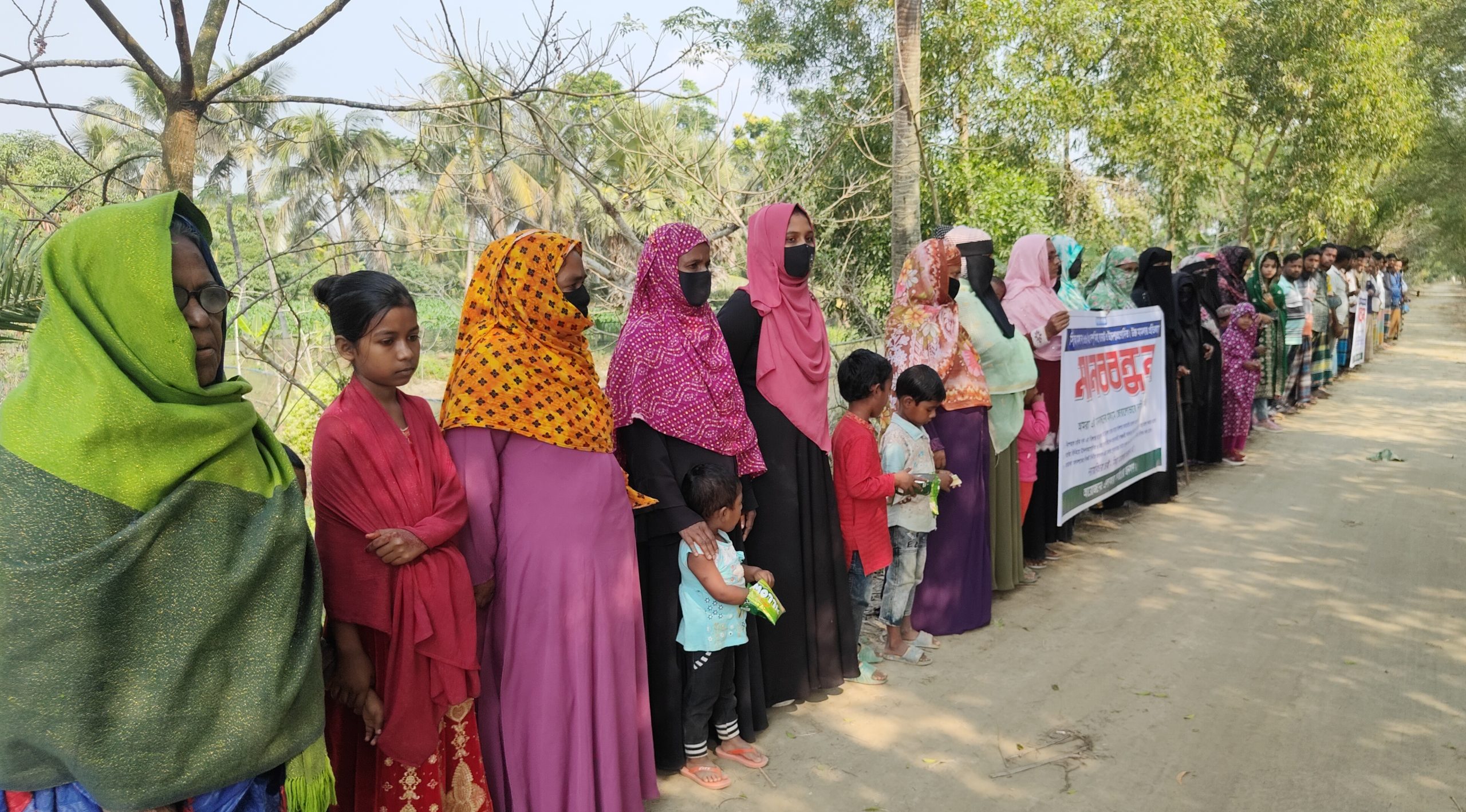 কুয়াকাটায় মিথ্যা চাঁদাবাজি মামলার প্রতিবাদে মানববন্ধন