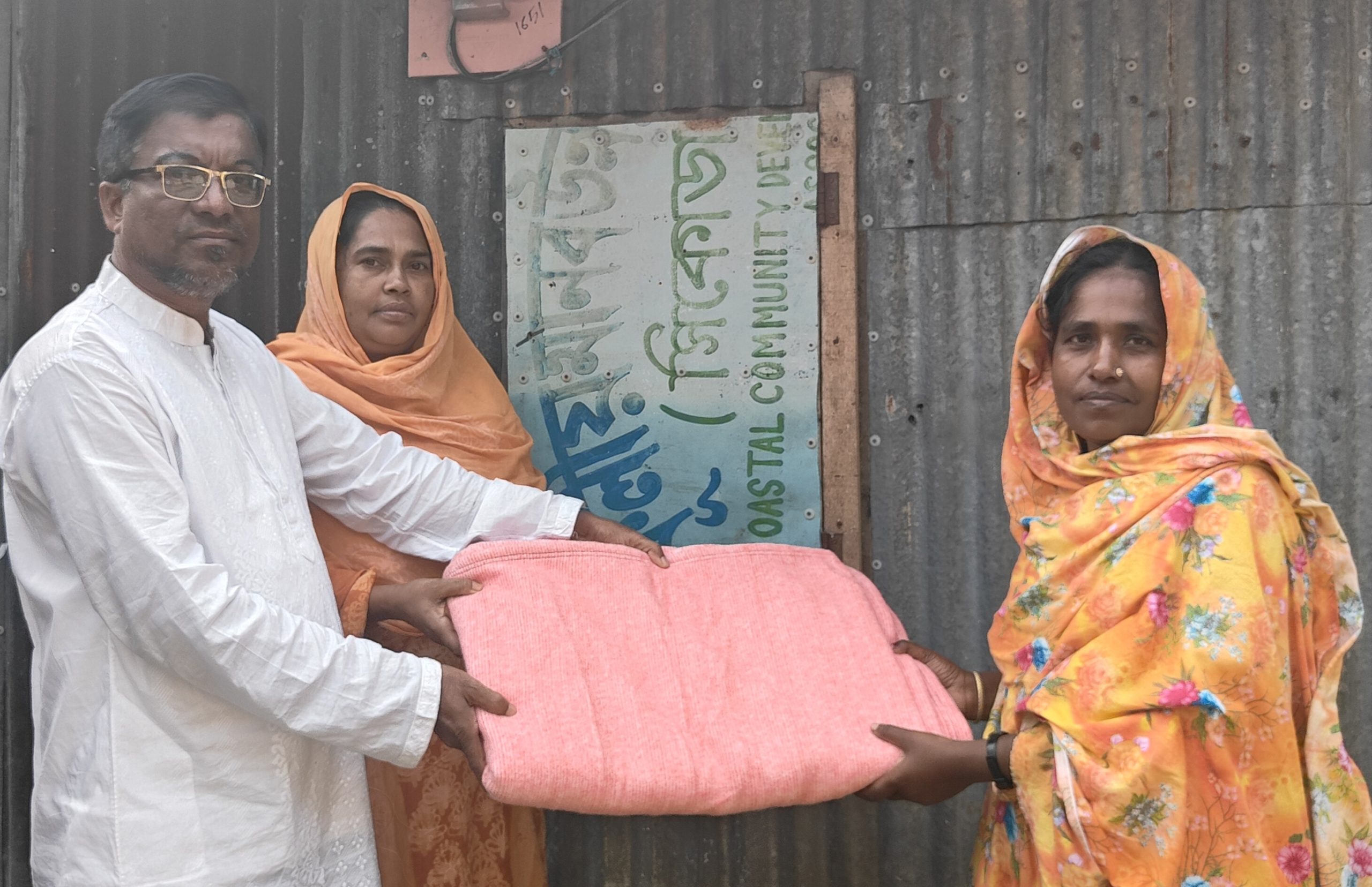 কুয়াকাটায় সিকোডা’র উদ্যোগে শীতার্তদের মাঝে কম্বল বিতরণ