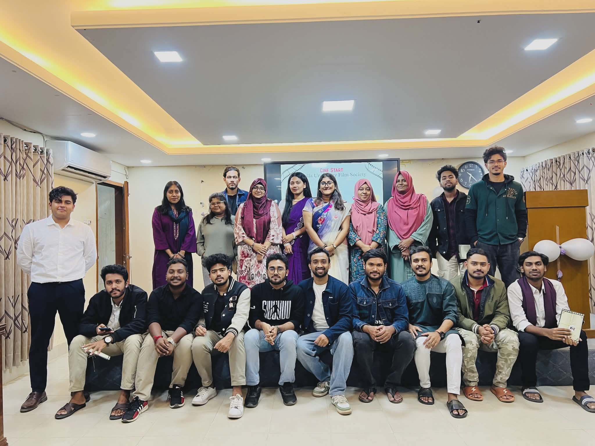 কুবিতে ফিল্ম সোসাইটির কর্তৃক চলচ্চিত্র প্রদর্শন ও নবীনবরণ