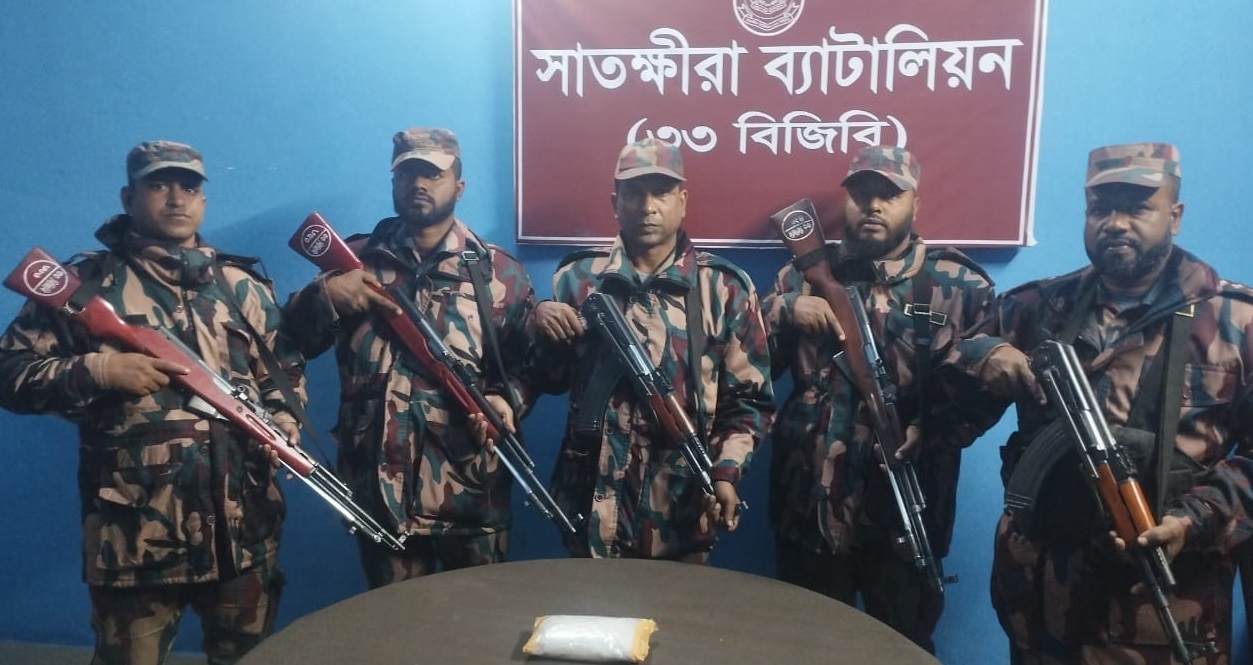 সাতক্ষীরা ও কলারোয়া সীমান্তে চোরাচালানী মালামাল জব্দ করেছে বিজিবি