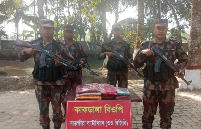 সাতক্ষীরা ও কলারোয়া সীমান্তে চোরাচালানী মালামাল জব্দ করেছে বিজিবি