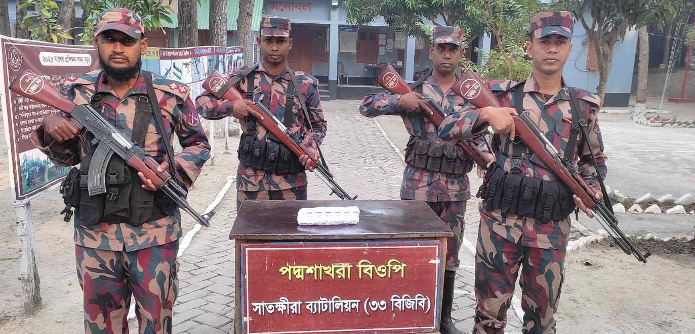 সাতক্ষীরা ও কলারোয়া সীমান্তে  চোরাচালানী মালামাল জব্দ