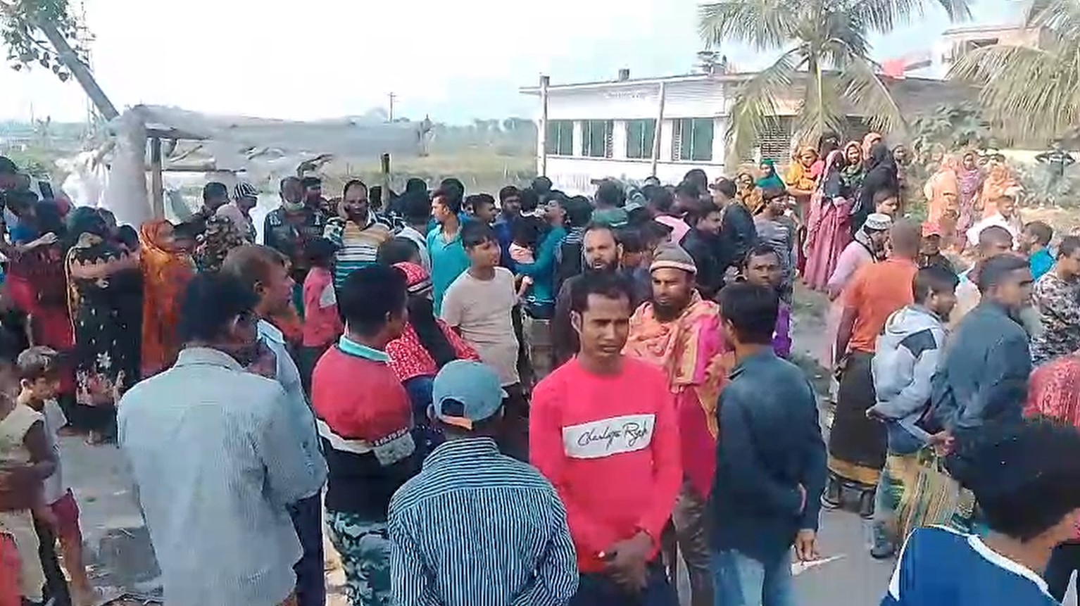 সাতক্ষীরায় ত্রিমুখী সংঘর্ষে মা ও ছেলে নিহত, আহত-৬