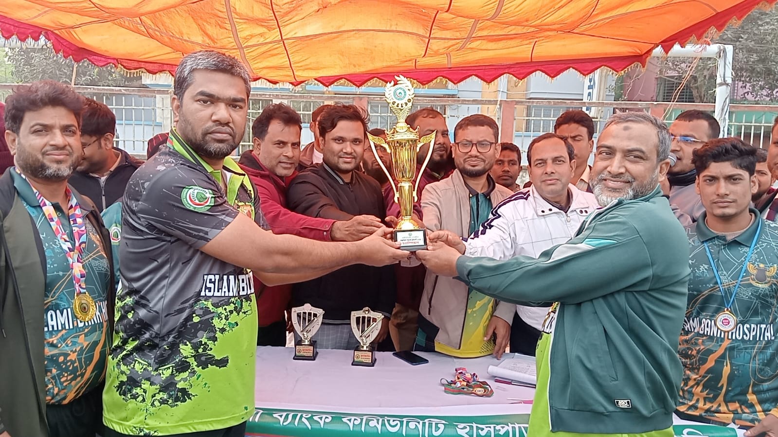 সাতক্ষীরায় ইসলামী ব্যাংক হাসপাতাল আন্ত: বিভাগ ক্রিকেট টুর্নামেন্টের ফাইনাল খেলা অনুষ্ঠিত