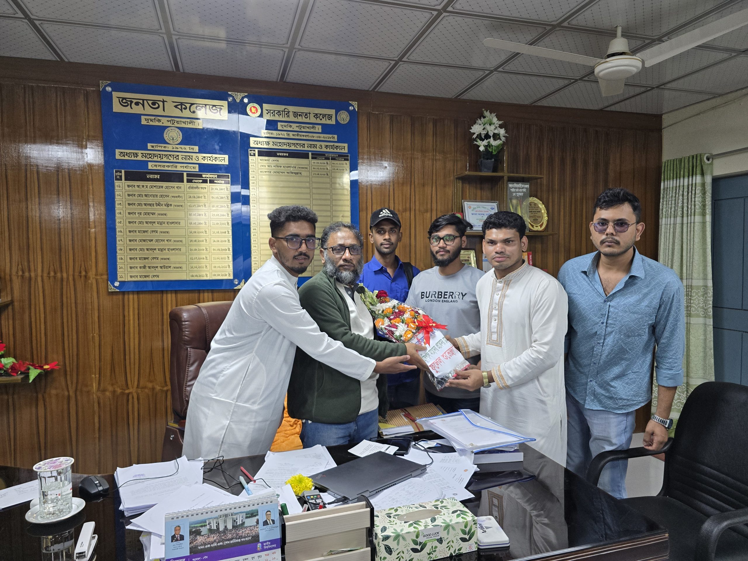 দুমকিতে সরকারি জনতা কলেজে ছাত্রদলের নবগঠিত কমিটির সৌজন্য সাক্ষাত ঘিরে উত্তেজনা