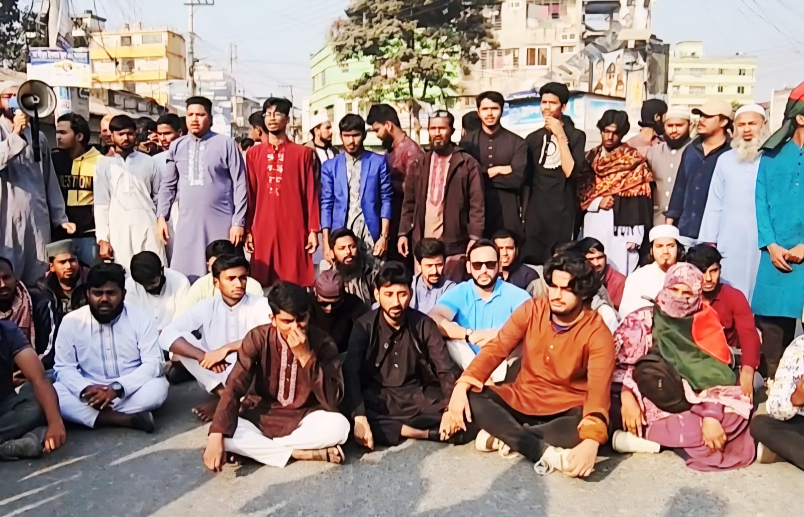 জুলাই যোদ্ধা ওসমান হাদী হত্যার প্রতিবাদ ও বিচারের দাবিতে দিনাজপুরে ব্লকেড কর্মসূচি