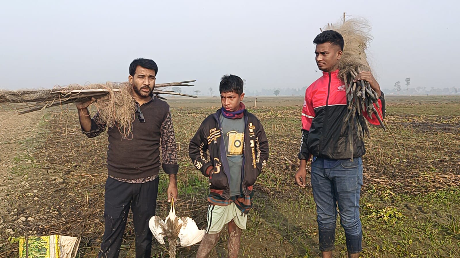 সিংড়ায় ৫ শালিক পাখি অবমুক্ত করলো পরিবেশ কর্মীর