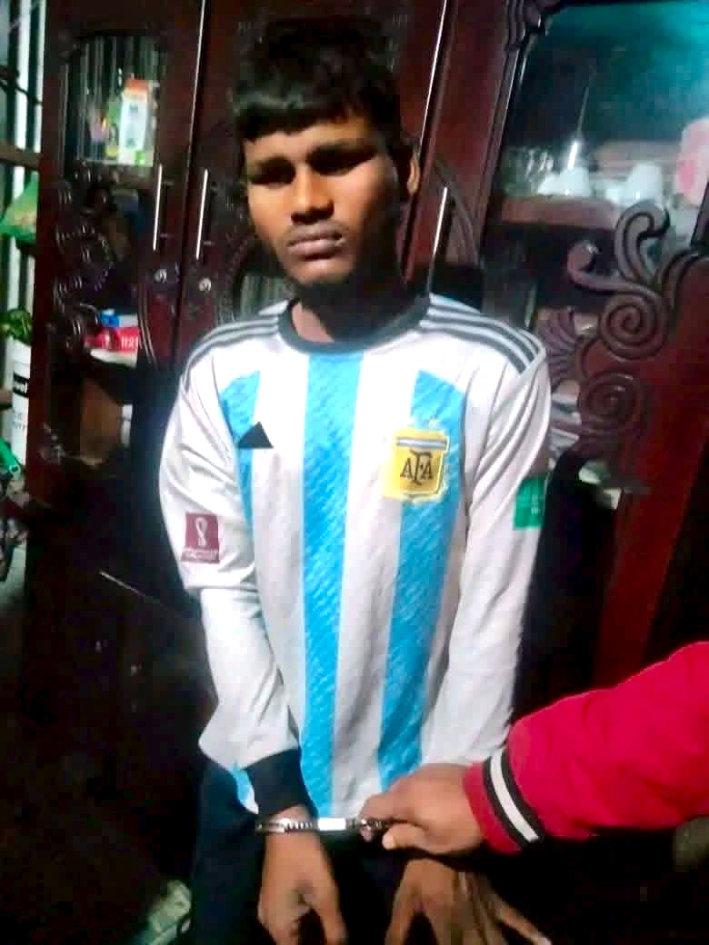 ময়মনসিংহে রিয়াদ হত্যার প্রতিবাদে ব্রিজ মোড়ে টানা আন্দোলন অবশেষে আলোচিত আসামি ইমন গ্রেফতার