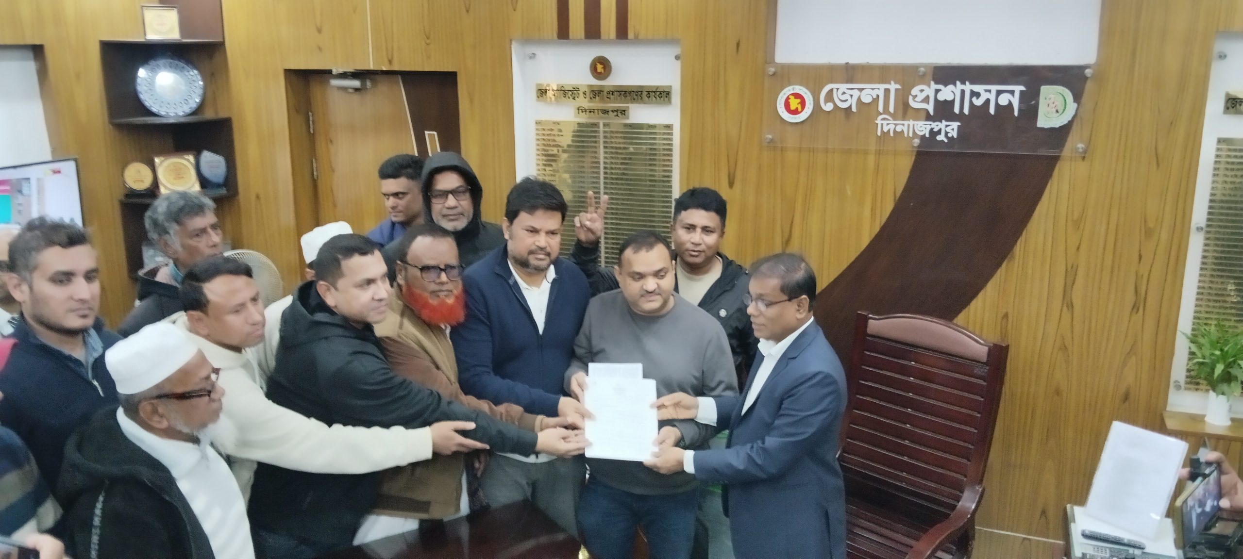 দিনাজপুরে বেগম খালেদা জিয়ার পক্ষে বিএনপির মনোনয়নপত্র সংগ্রহ
