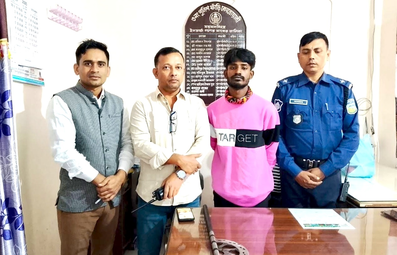 পুলিশের বিশেষ অভিযানে দেশীয় অস্ত্রসহ একাধিক মামলার চিহ্নিত আসামি আটক