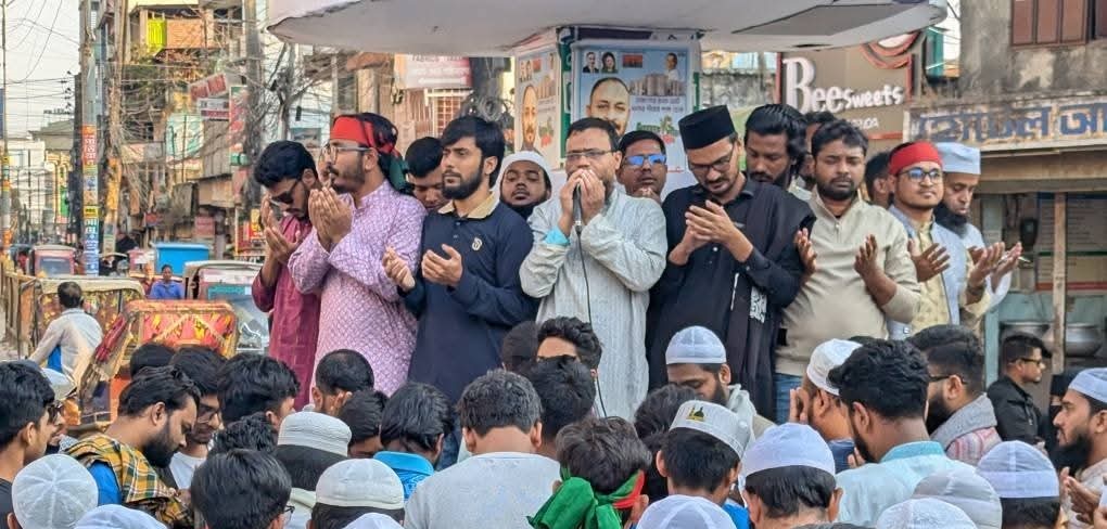 ময়মনসিংহে হাদি হত্যাকাণ্ডের প্রতিবাদে উত্তাল নগরী, বিচার দাবিতে বিক্ষোভ মিছিল ও দোয়া মাহফিল