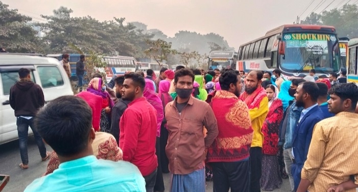 শ্রমিক অপহরণের অভিযোগে ঢাকা–ময়মনসিংহ মহাসড়ক অবরোধ, যান চলাচলে চরম ভোগান্তি