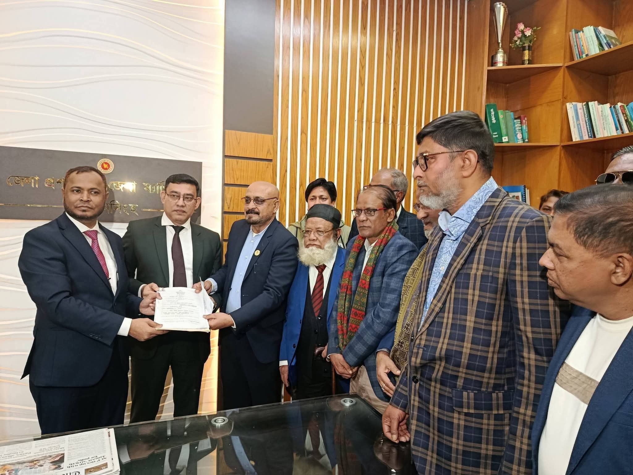 ময়মনসিংহ সদর-৪ আসনে ধানের শীষের মনোনয়নপত্র জমা দিলেন আবু ওয়াহাব আকন্দ
