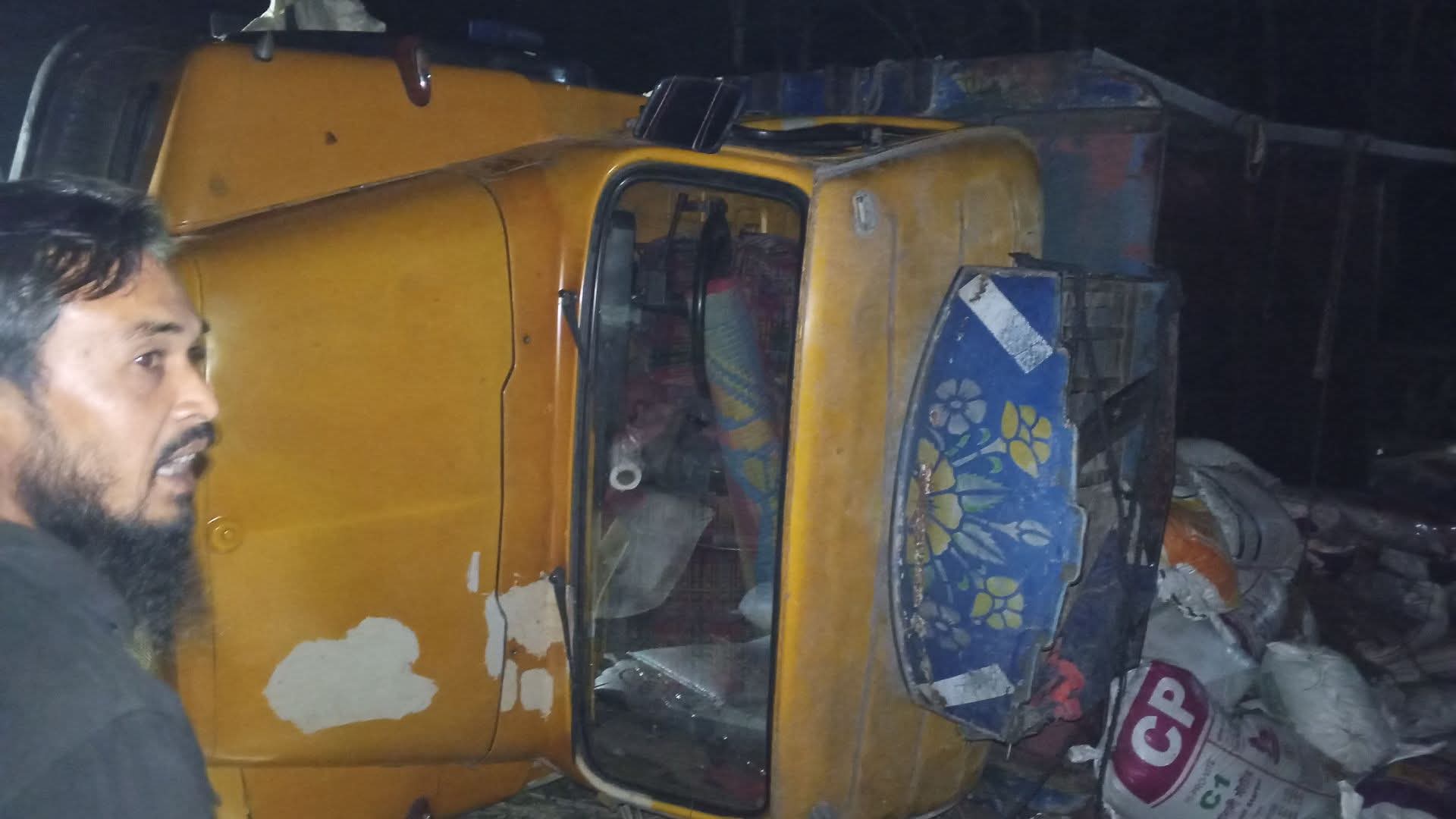 নওগাঁয় ট্রাকচাপায় এক অটোরিকশা চালক নিহত