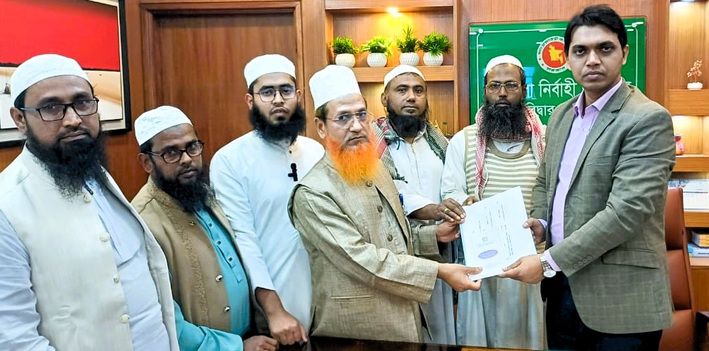 কুমিল্লা-৪ আসনে মনোনয়ন ফরম নিলেন খেলাফত মজলিসের মুজীবুর ফরাজী