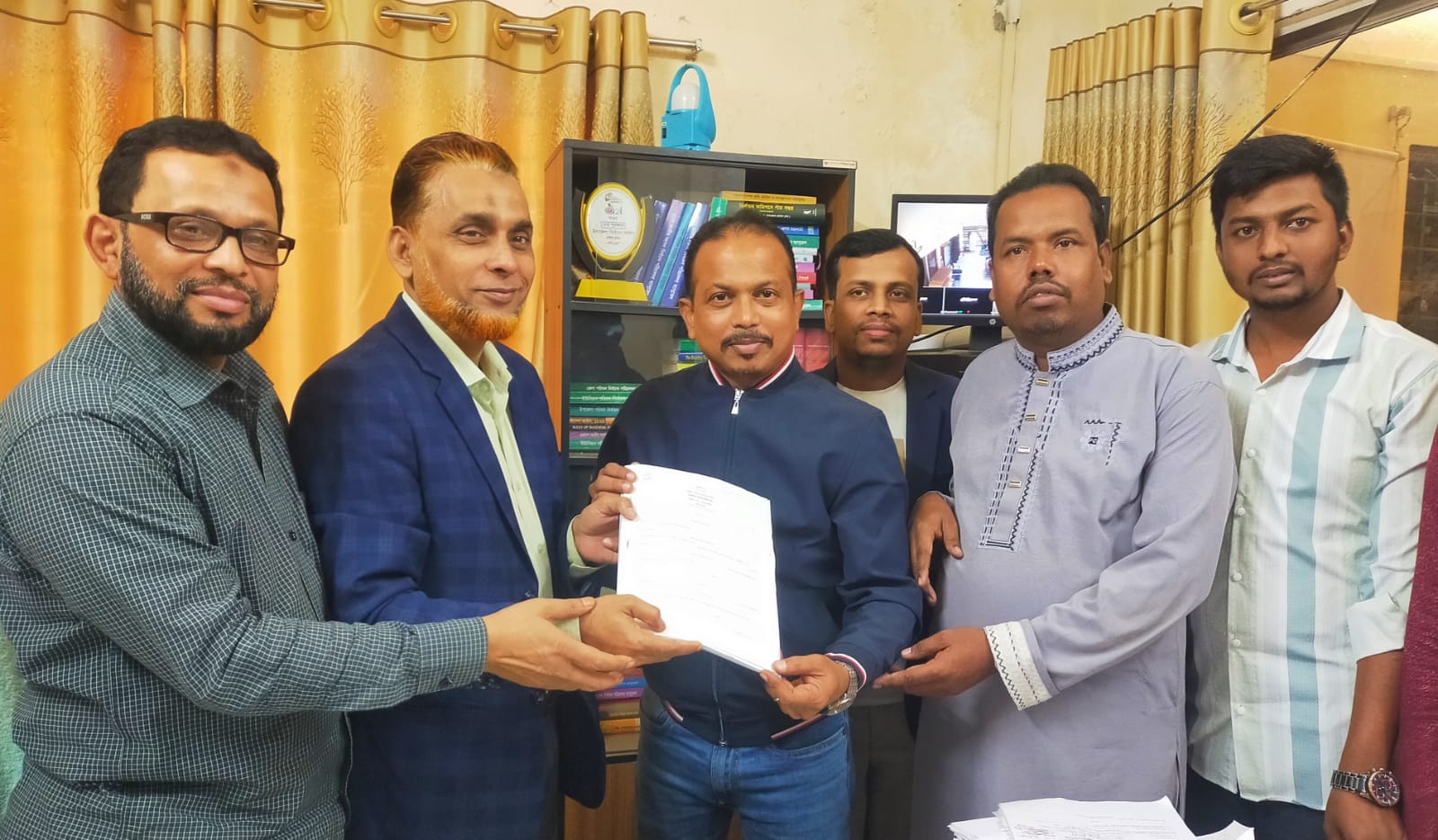 দেবিদ্বার আসনে মনোনয়নপত্র সংগ্রহ করলেন ইনসানিয়াতের ইরফানুল হক