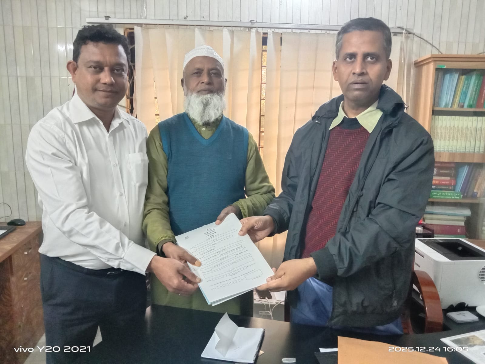 বরিশাল- ৬ আসনে এনডিএফ জোট প্রার্থী রতনা আমিনের মনোনয়ন ফরম সংগ্রহ