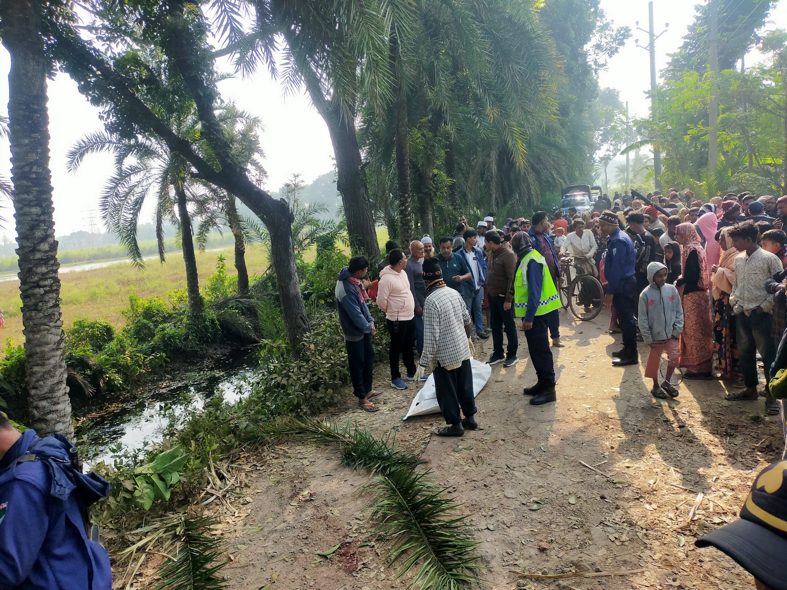 কালীগঞ্জে চিনিকলের ফার্মের মাঠ থেকে রক্তাক্ত মরদেহ উদ্ধার