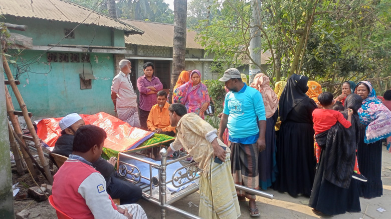 নাটোরের লালপুর সড়ক দুর্ঘটনায় মাহিন নামে এক শিশু নিহত