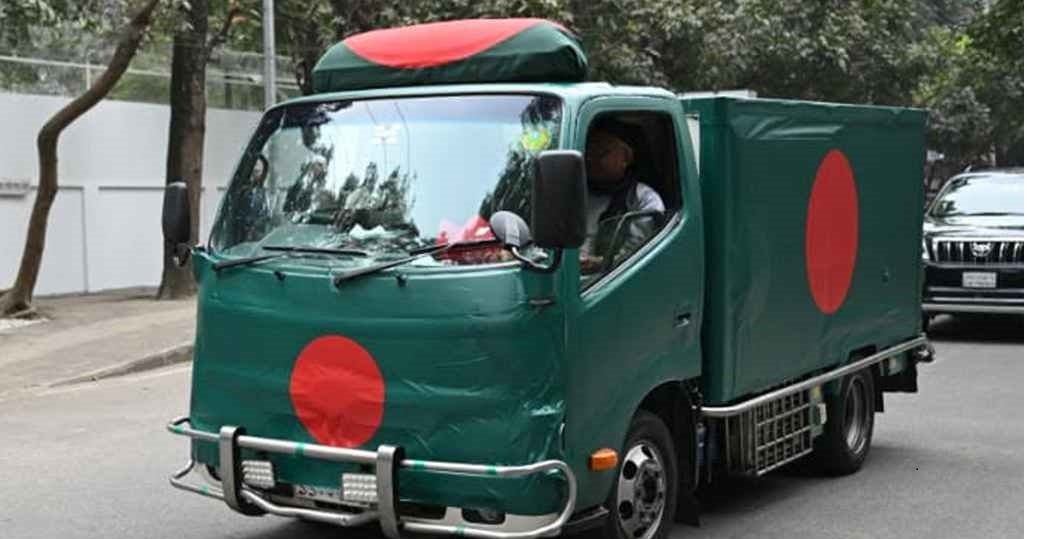 মানিক মিয়া অ্যাভিনিউয়ে নেওয়া হচ্ছে খালেদা জিয়ার মরদেহ