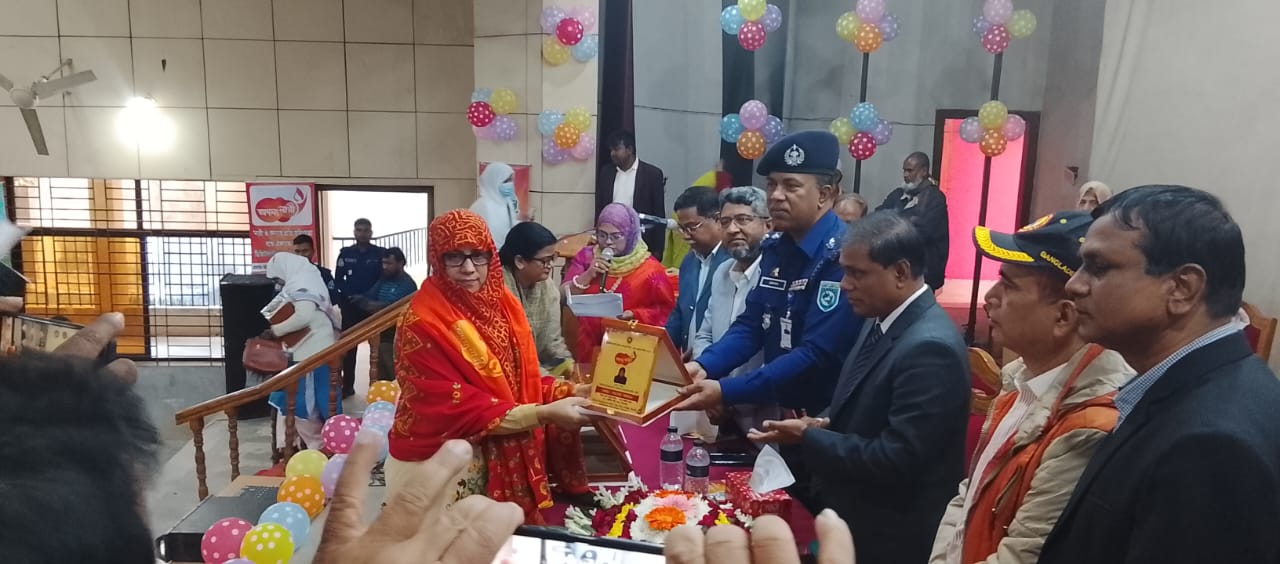 দিনাজপুরে রোকেয়া দিবস পালন, অদম্য নারী পেলেন সনদ পত্র ও ক্রেস্ট