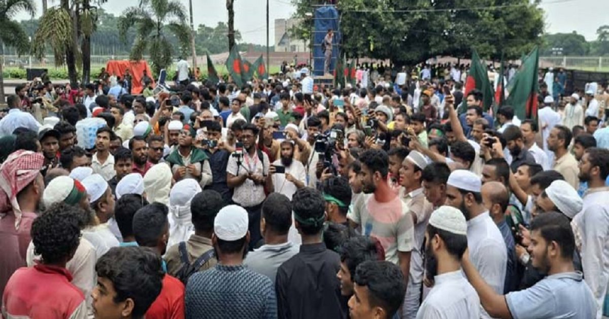 শহীদ হাদির জানাজা: মানিক মিয়া অ্যাভিনিউতে জড়ো হচ্ছেন সর্বস্তরের মানুষ