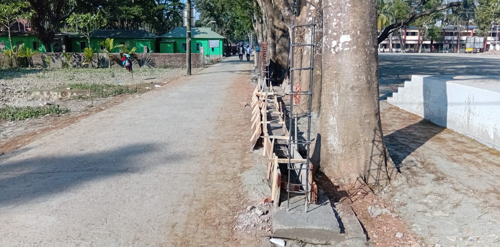 আমতলীতে আদালতের নিরাপত্তা বেষ্টনী নির্মাণে বাধার অভিযোগ, এক ঘণ্টা বিচারিক কার্যক্রম বন্ধ