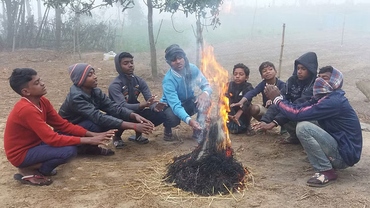 শৈত্যপ্রবাহের দাপটে কাঁপছে দেশ