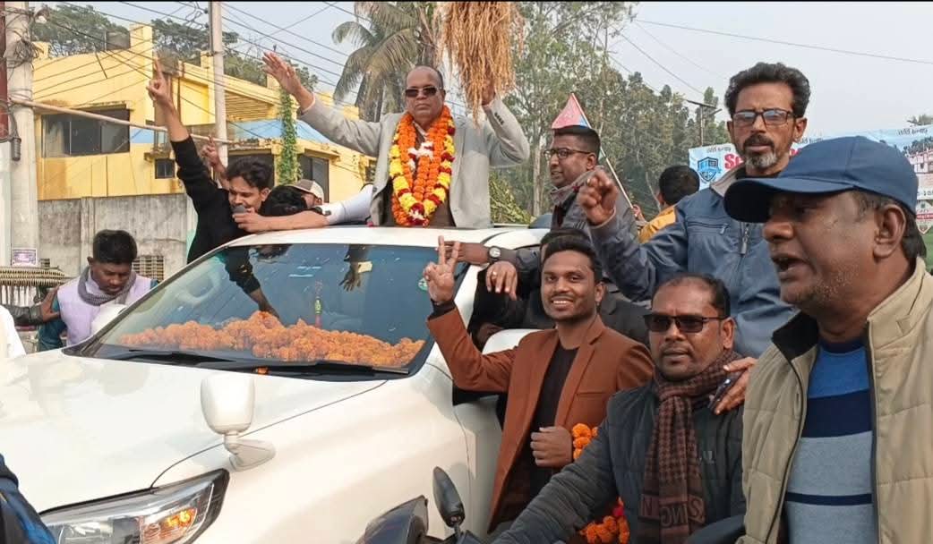 নড়াইল-২ আসনে ধানের শীষের প্রার্থী ফরিদুজ্জামান ফরহাদকে ফুলেল শুভেচ্ছায় সিক্ত