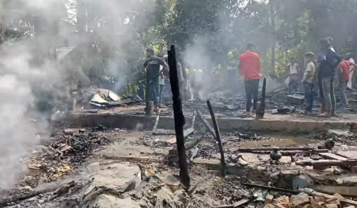 বাউফলে মাদকাসক্ত ছেলের লাগানো আগুনে ভস্মিভূত বসতঘর