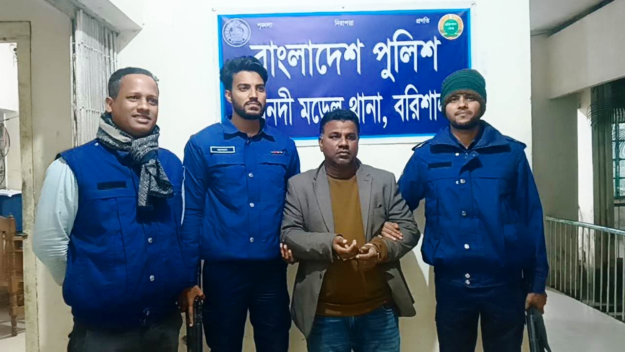 গৌরনদীতে নুর মোহাম্মদ মুন্সী হাসপাতালে ভূয়া এমবিবিএস ডাঃ আটক