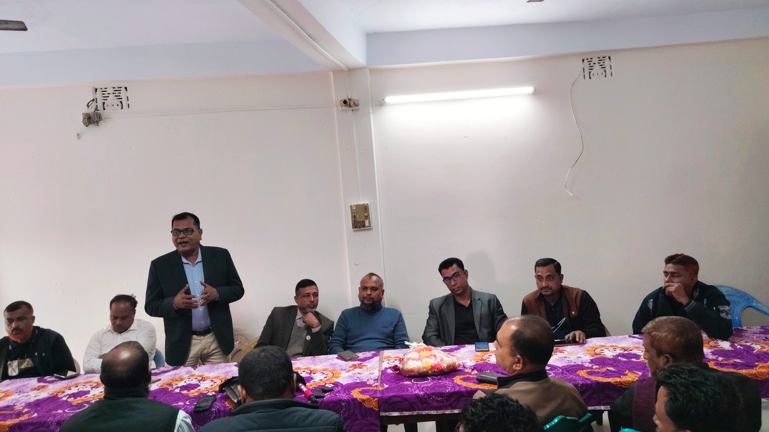 লোহাগড়া প্রেসক্লাবে সাংবাদিকদের সাথে নড়াইল- ২ আসনে বিএনপির প্রার্থী মনিরুল ইসলামের মতবিনিময় ও দোয়া অনুষ্ঠিত