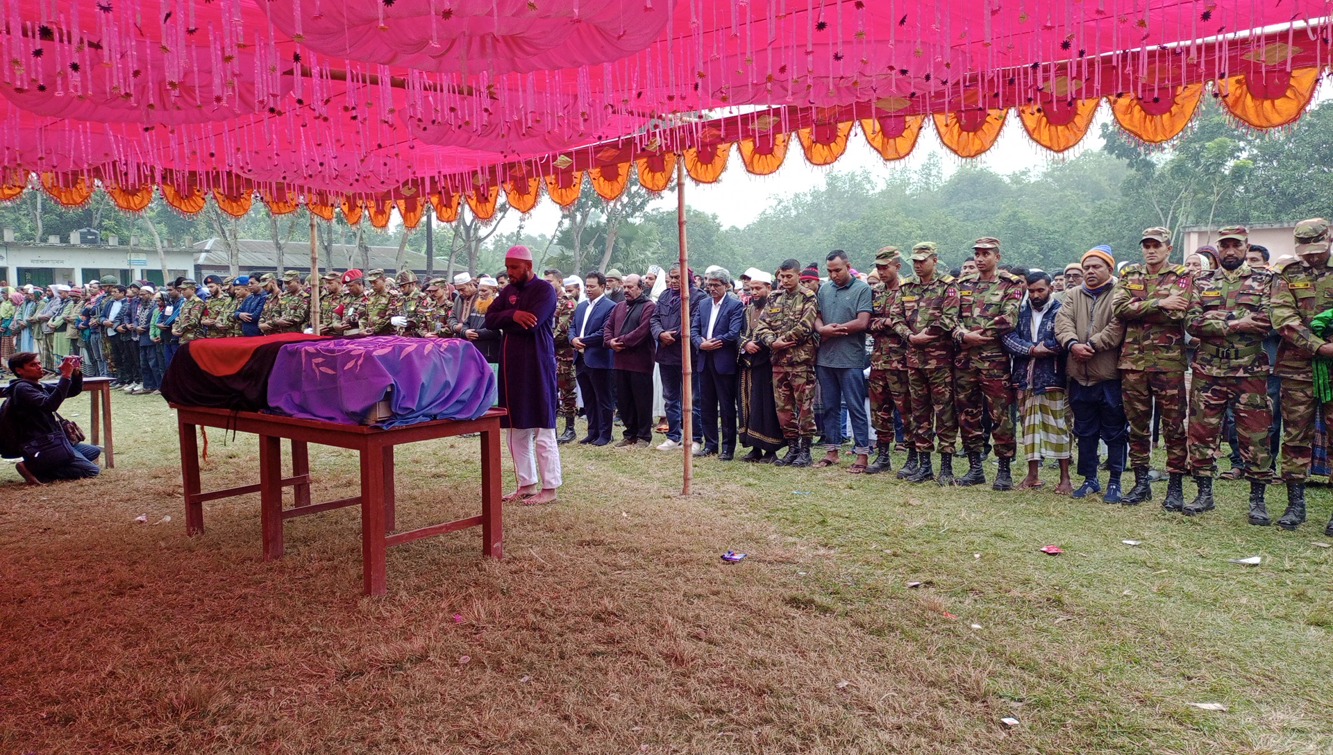 নাটোরে শহীদ মাসুদ রানার জানাজা ও দাফন সম্পন্ন