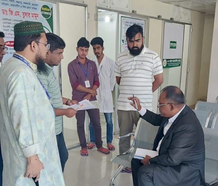 গলাচিপায় ক্লিনিক পরিদর্শন করলেন সিভিল সার্জন ডাঃ খালিদুর রহমান