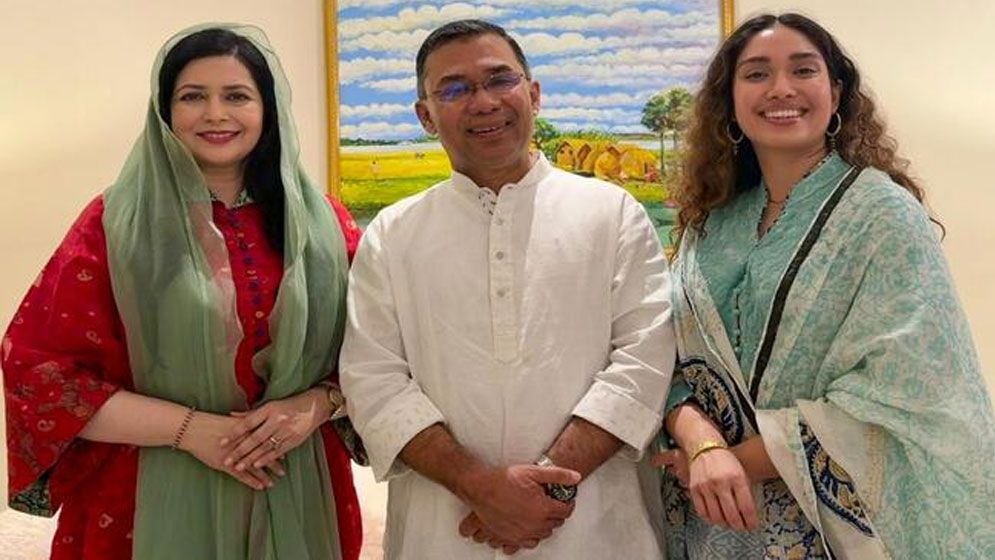সপরিবারে লন্ডনের হিথ্রো বিমানবন্দরে তারেক রহমান