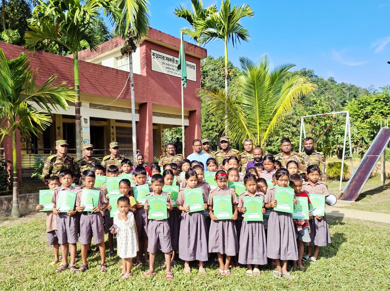 নানিয়ারচর জোন (১৭ই বেংগল) এর মানবিক উদ্যোগে বিনামূল্যে শিক্ষা সামগ্রী বিতরণ