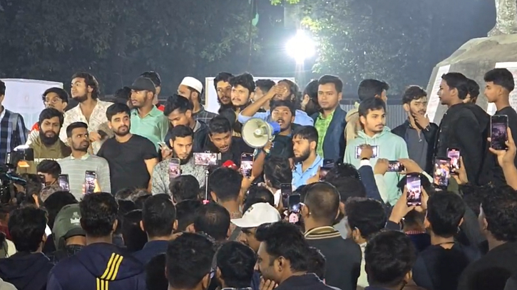 হাদির মৃত্যুর খবরে শাহবাগে বিক্ষোভ