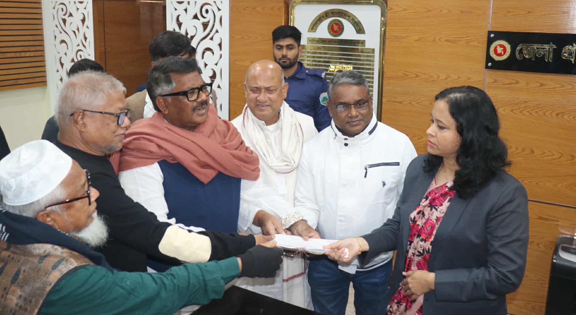 বিএনপি মনোনীত প্রার্থী রুহুল কুদ্দুস তালুকদার মনোনয়নপত্র জমা দিলেন
